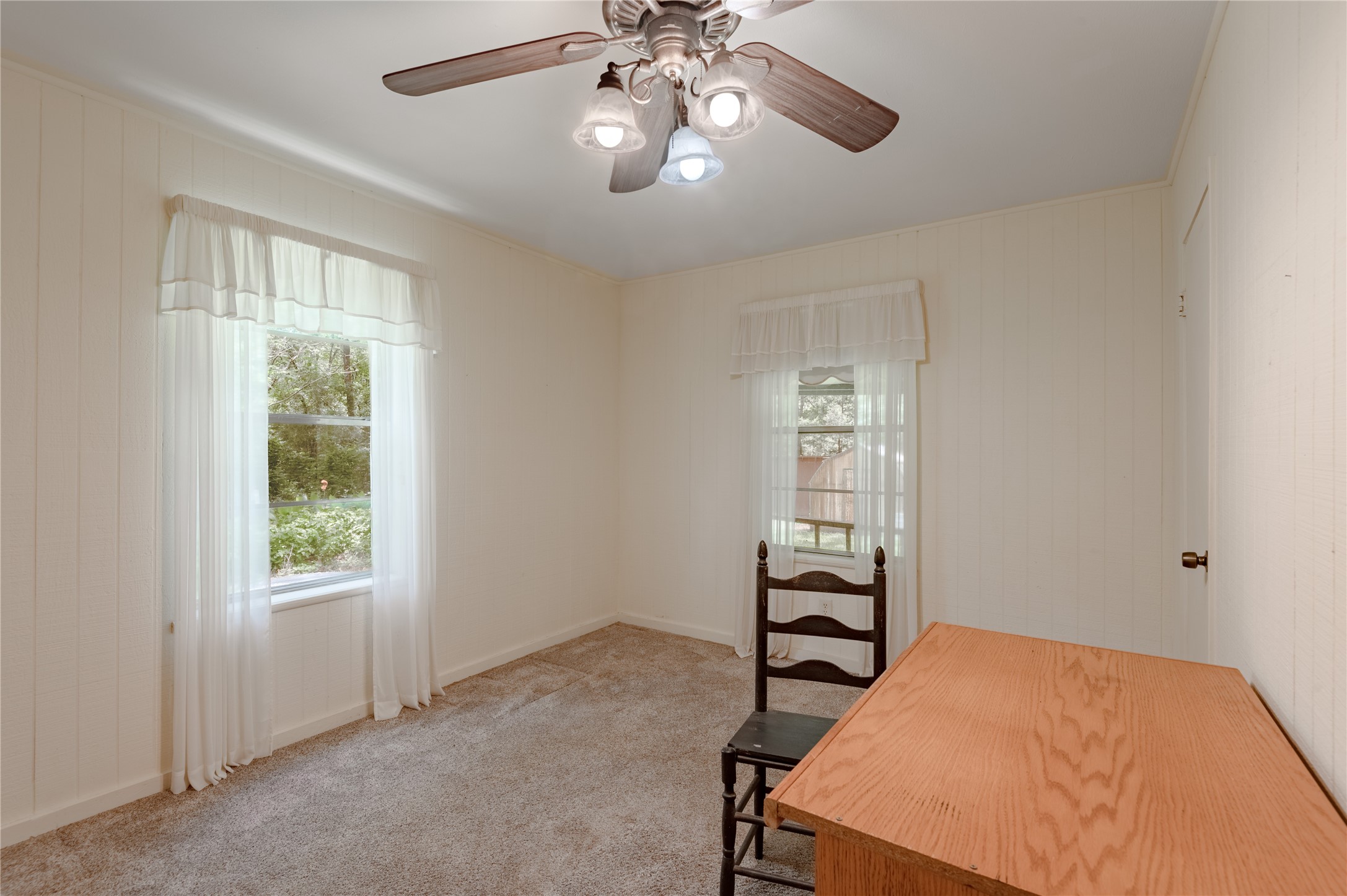 118 Pine Ridge Lane Huntsville, TX 77340 - Photo 23 of 36 Guest Bedroom
