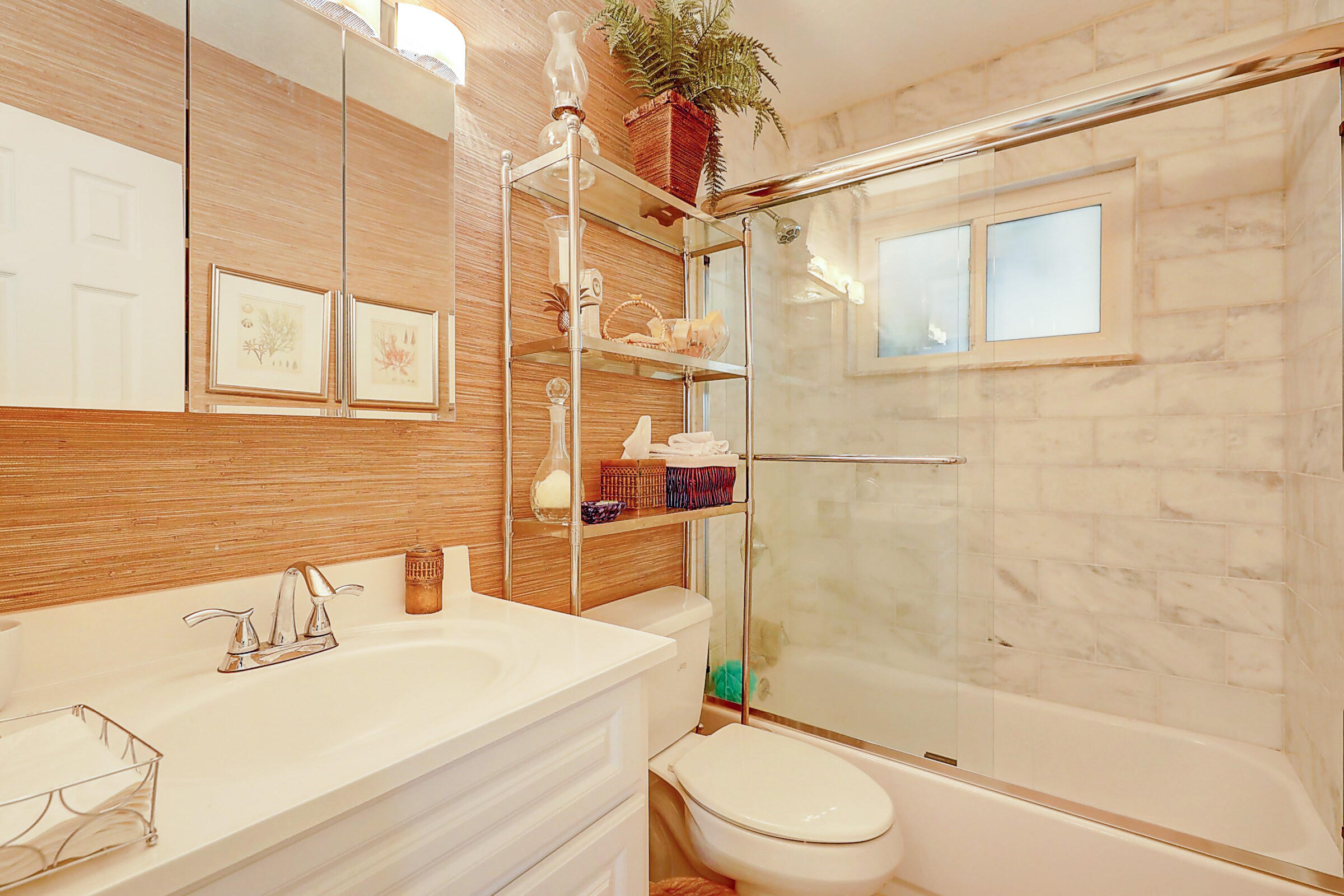 614 Eagle Drive Delray Beach, FL 33444 - Photo 21 of 30 Guest Bath