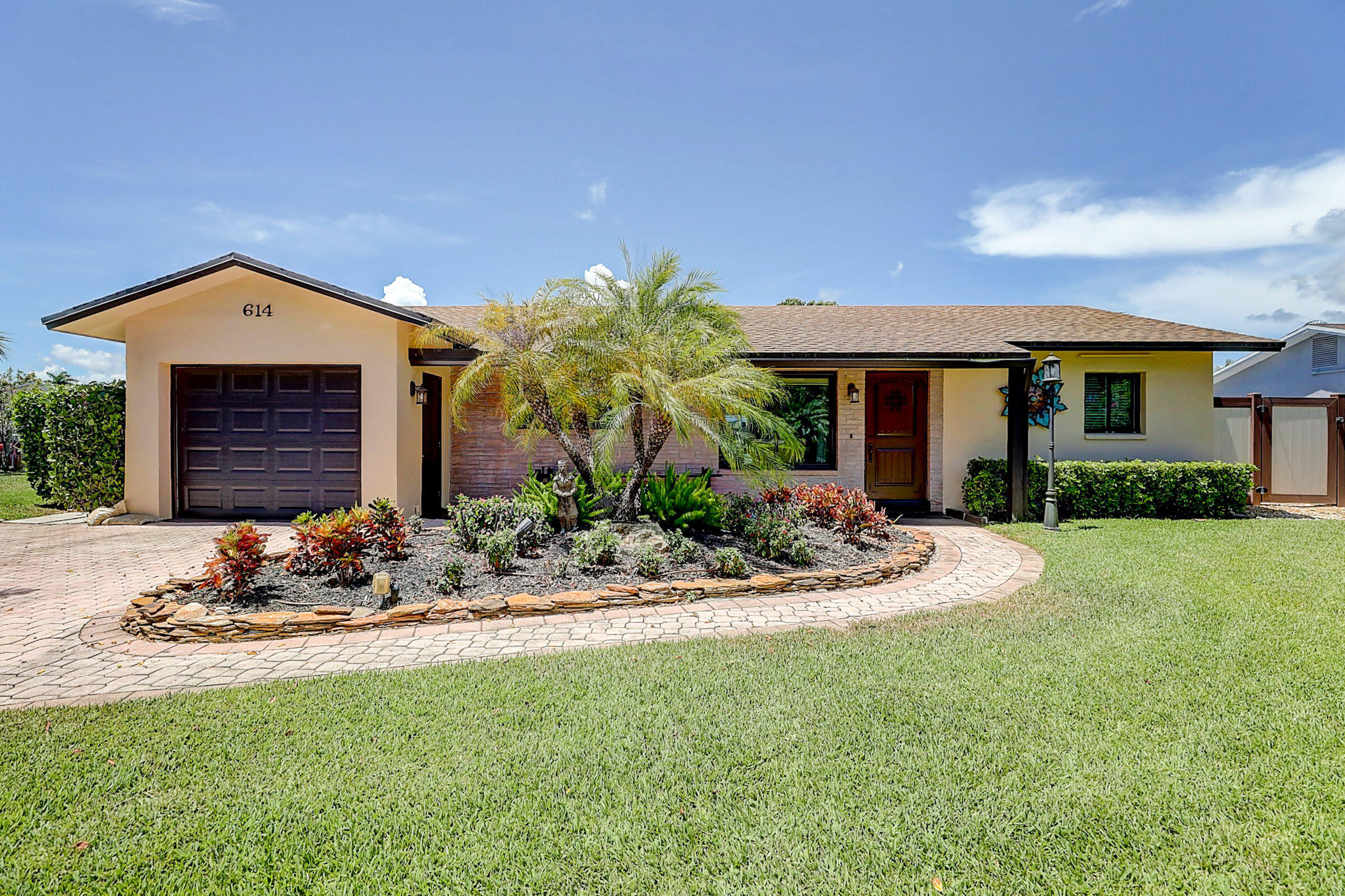 614 Eagle Drive Delray Beach, FL 33444 - Photo 4 of 30 Front