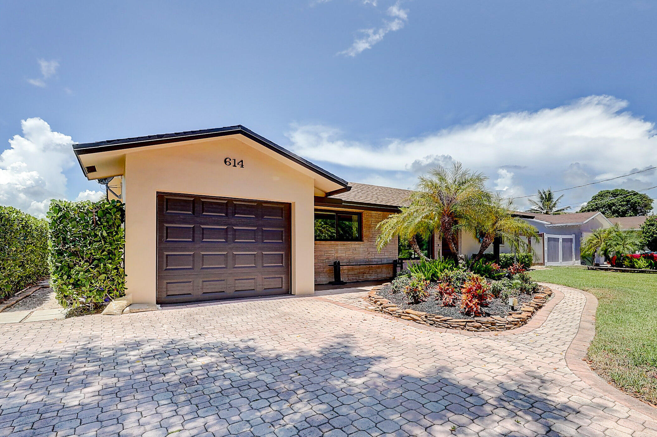 614 Eagle Drive Delray Beach, FL 33444 - Photo 5 of 30 Front