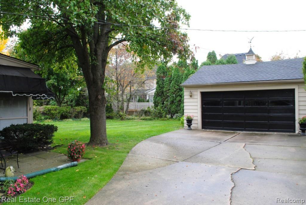 61 Handy Road Grosse Pointe, MI 48236 - Photo 4 of 26 DSC_5462.jpg