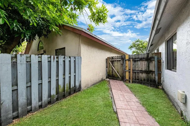 a view of a back yard of the house
