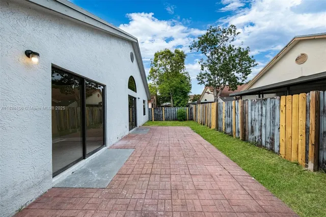a view of outdoor space yard and porch