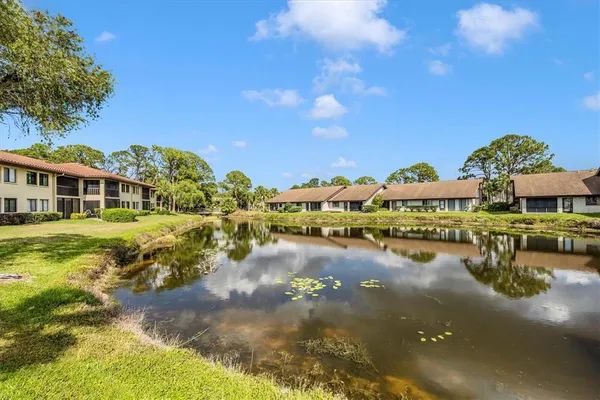 $2,100 | 5219 Lake Village Drive, Unit 21, Sarasota, FL 34235
