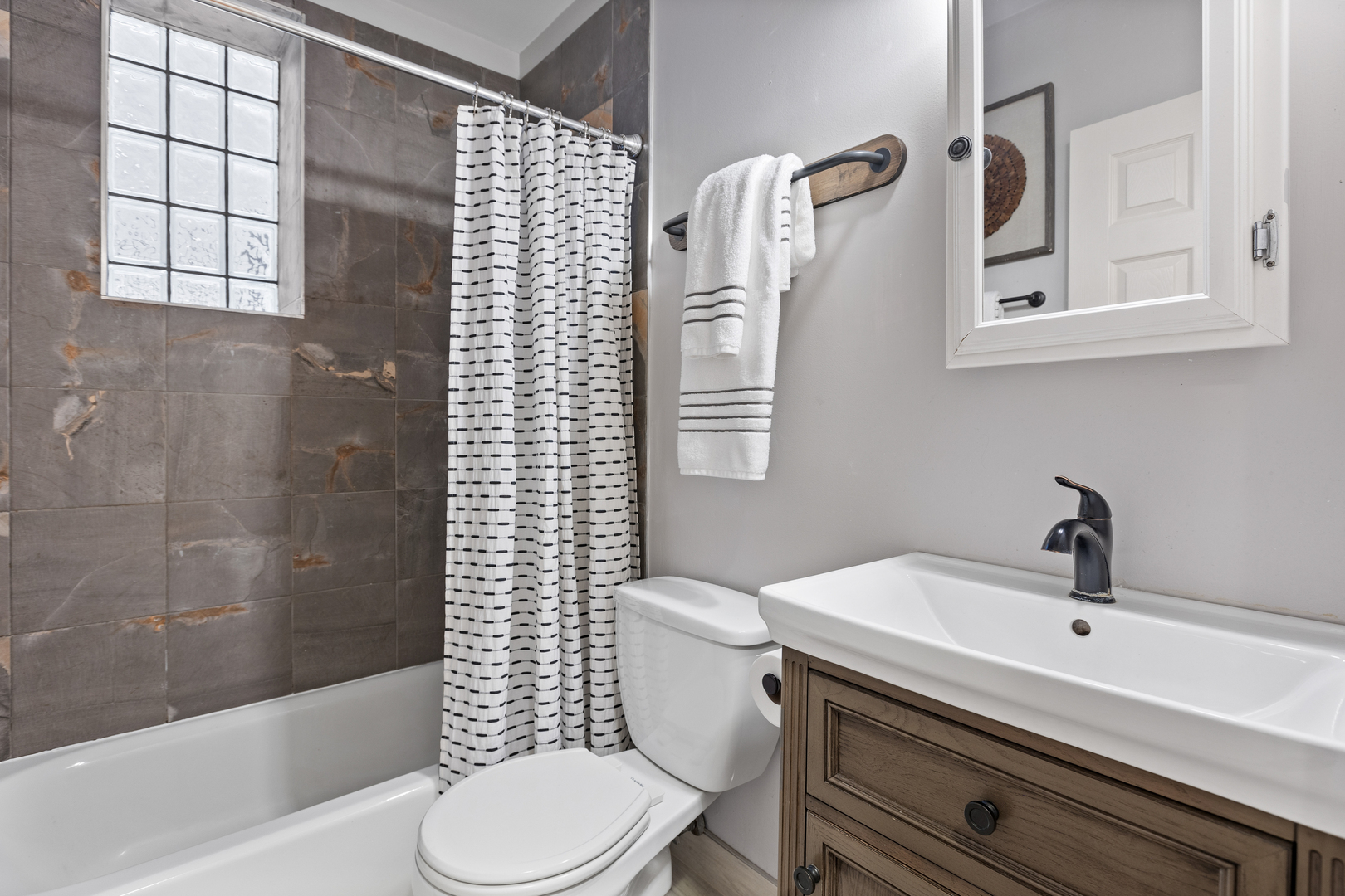 2330 West Huron Street, Unit 1E Chicago, IL 60612 - Photo 10 of 20