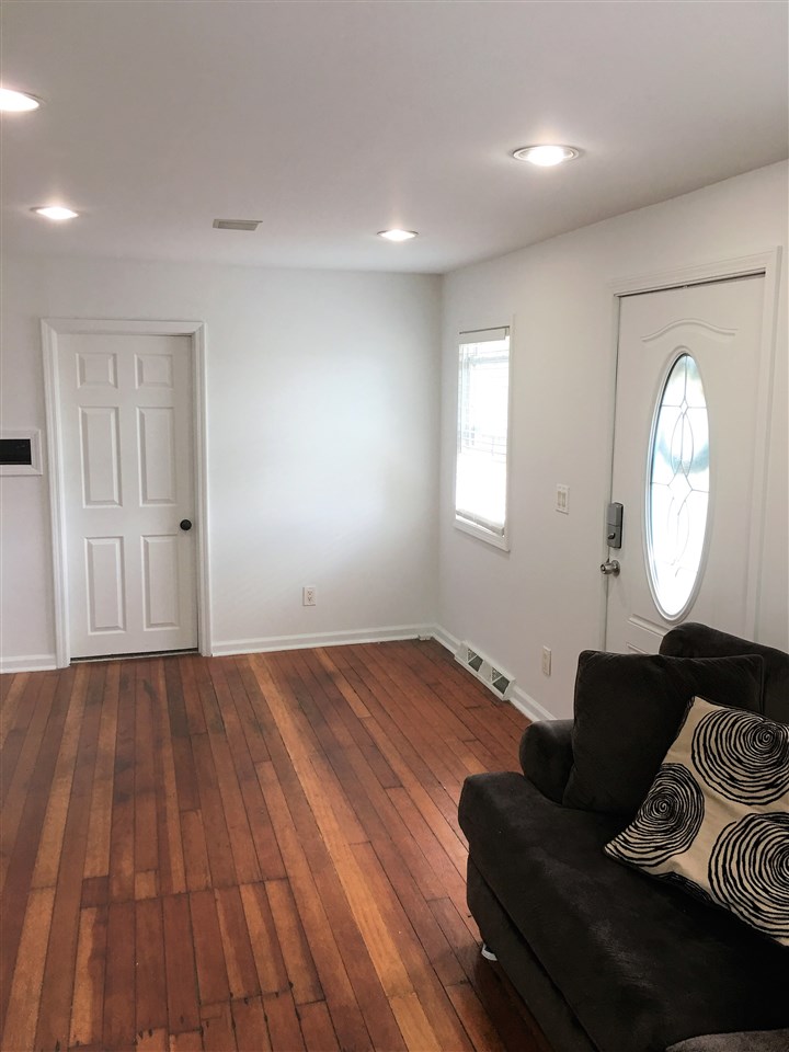 290 Reymont Road Waterford, MI 48327 - Photo 4 of 19 31320193-3.JPG