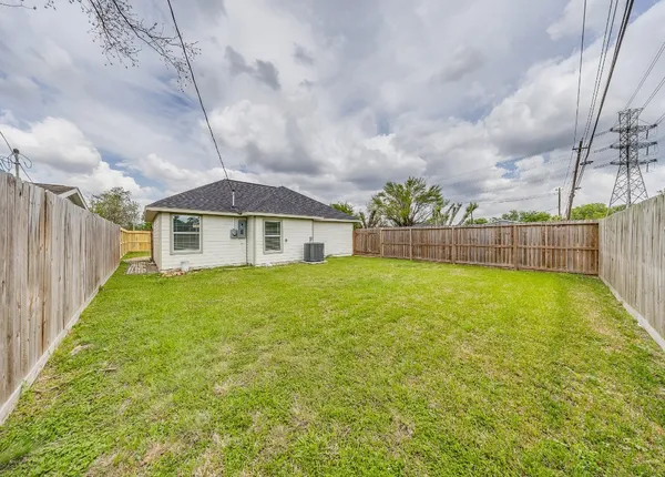 $2,500 | 7954 Glenvista Street, Houston, TX 77061