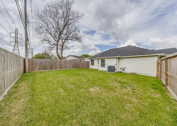 $2,500 | 7954 Glenvista Street, Houston, TX 77061