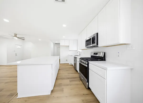 $2,500 | 7954 Glenvista Street, Houston, TX 77061