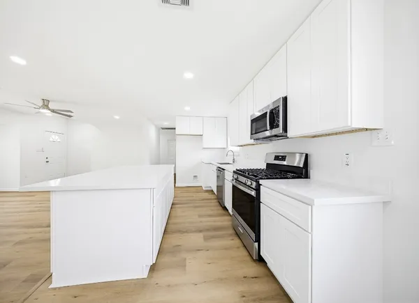 $2,500 | 7954 Glenvista Street, Houston, TX 77061