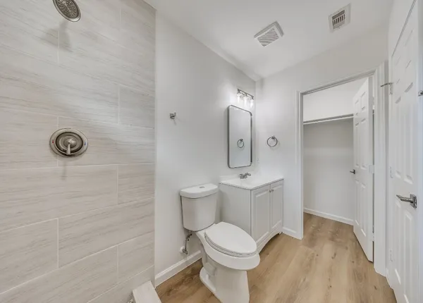 $2,500 | 7954 Glenvista Street, Houston, TX 77061