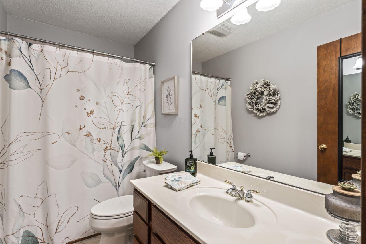 1550 Swans Road Northeast Newark, OH 43055 - Photo 42 of 65 Guest Full Bathroom