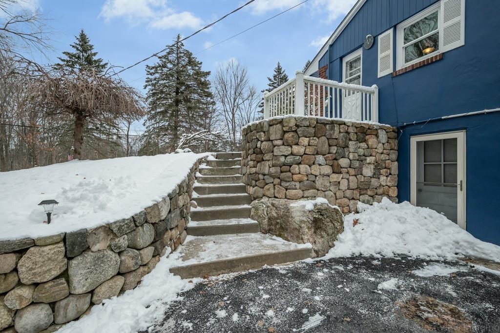 45 Fort Pond Hill Road Littleton, MA 01460 - Photo 4 of 33 Gallery Image 4