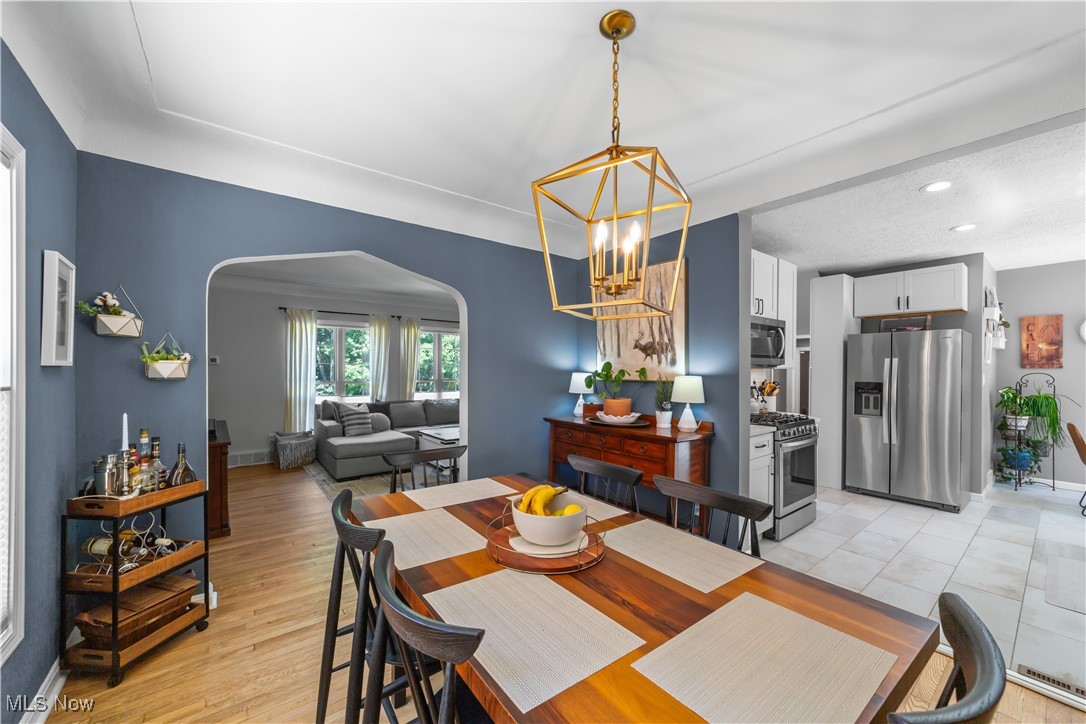2375 Eardley Road Cleveland, OH 44118 - Photo 11 of 40 Gallery Image 11