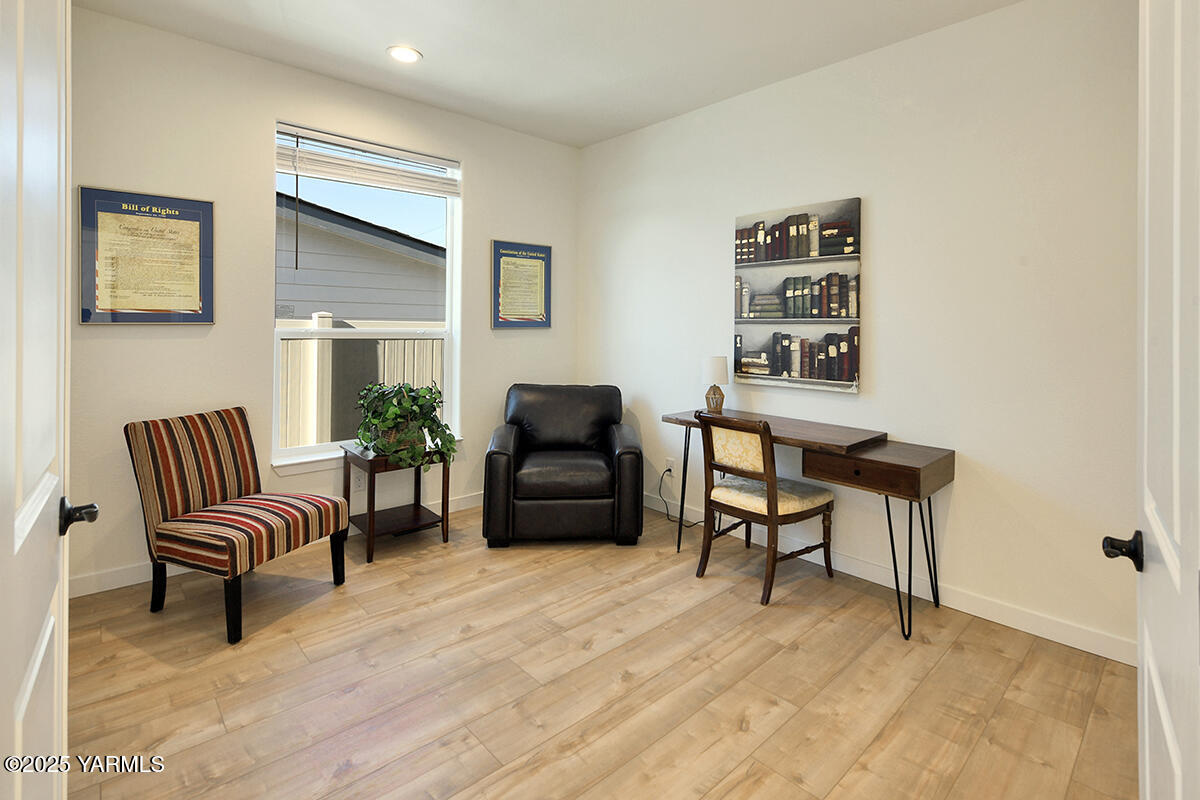 200 Bridle Way, Unit 129 Yakima, WA 98901 - Photo 13 of 20 a living room with furniture and a chair
