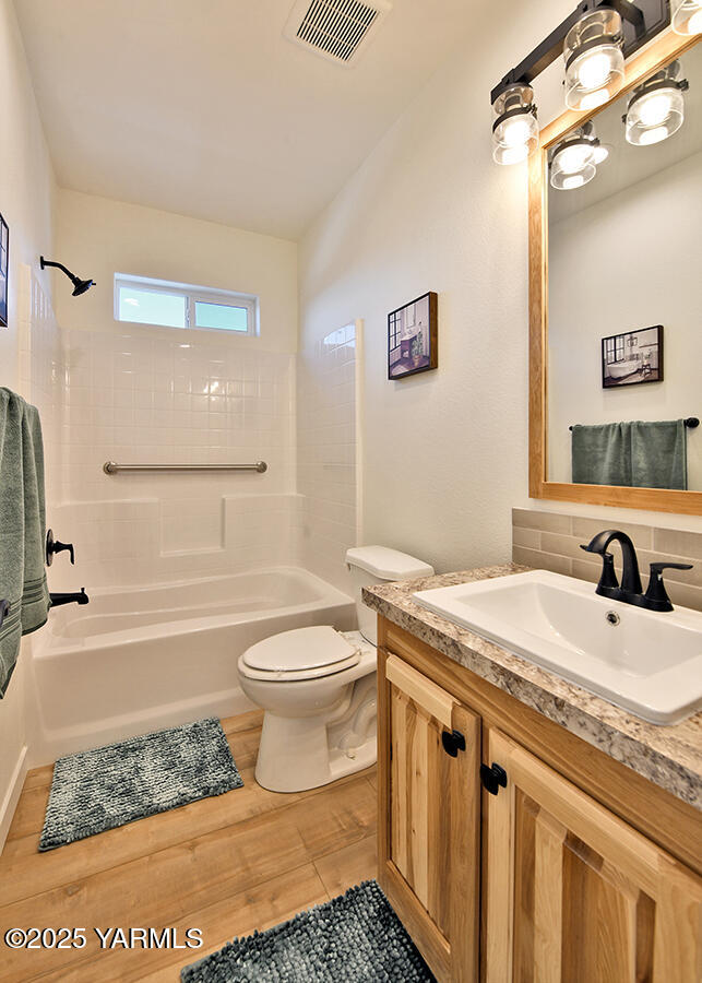 200 Bridle Way, Unit 129 Yakima, WA 98901 - Photo 15 of 20 a bathroom with a sink a toilet and a bathtub
