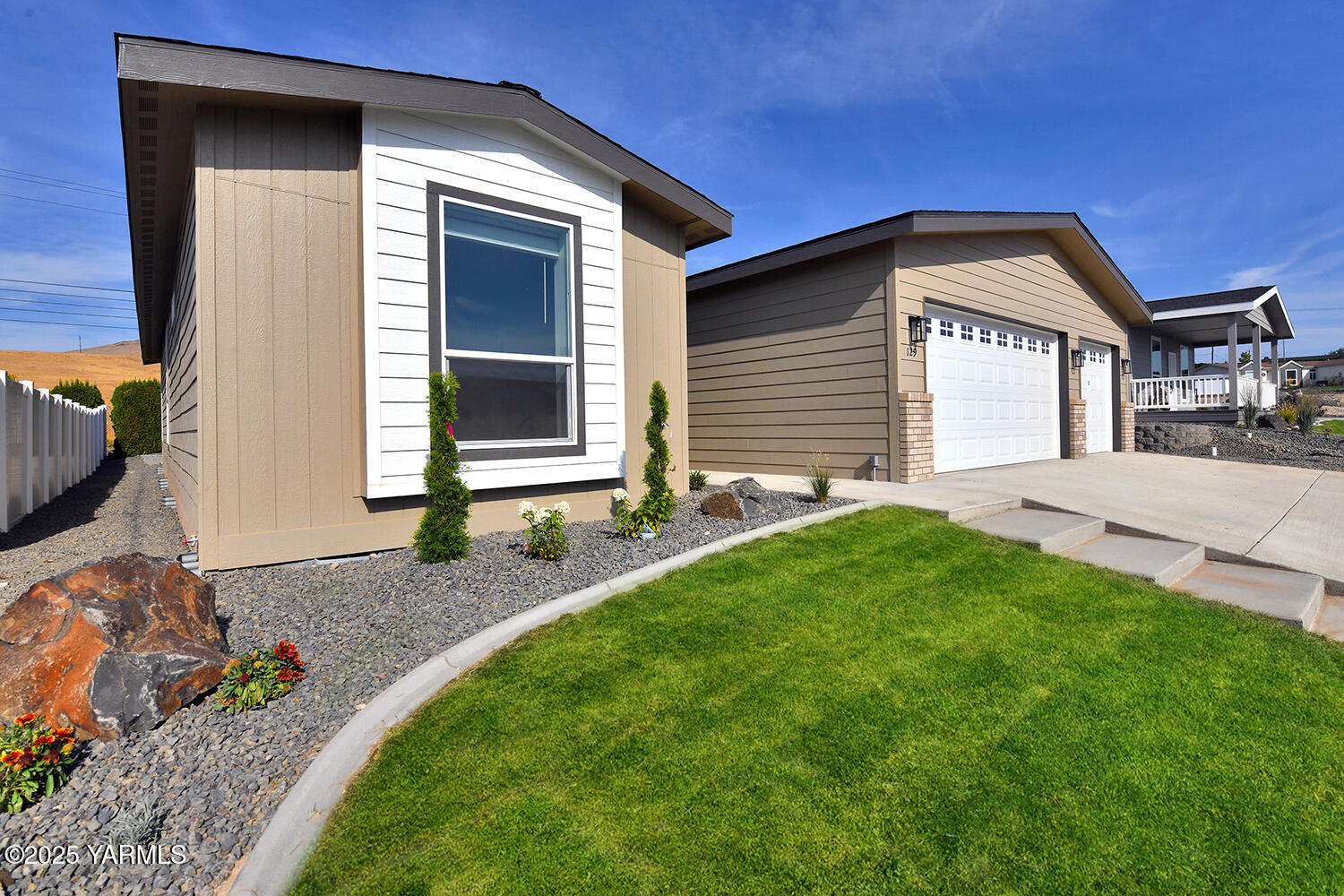 200 Bridle Way, Unit 129 Yakima, WA 98901 - Photo 2 of 20 a front view of house with yard