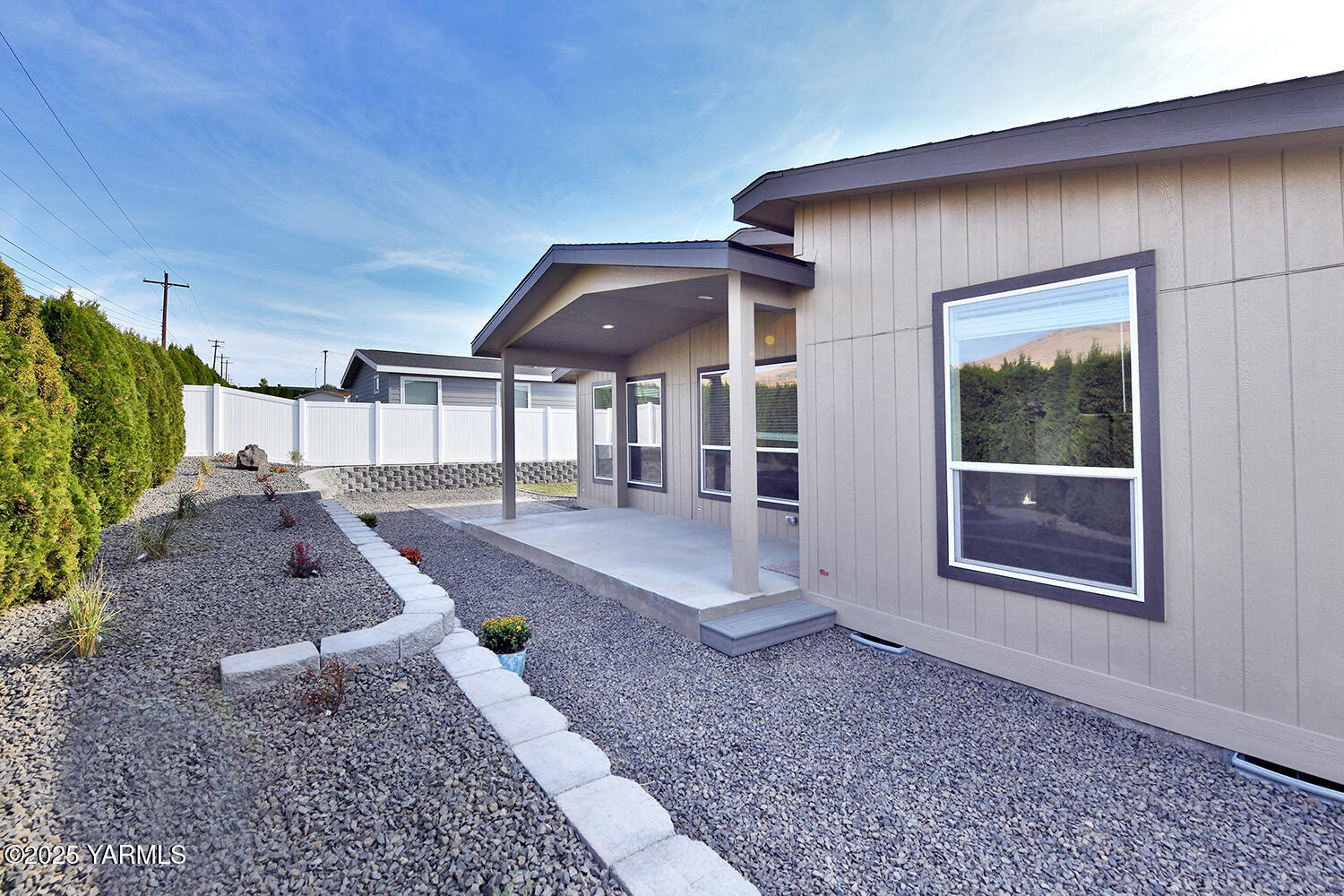 200 Bridle Way, Unit 129 Yakima, WA 98901 - Photo 3 of 20 a view of a house with backyard and porch