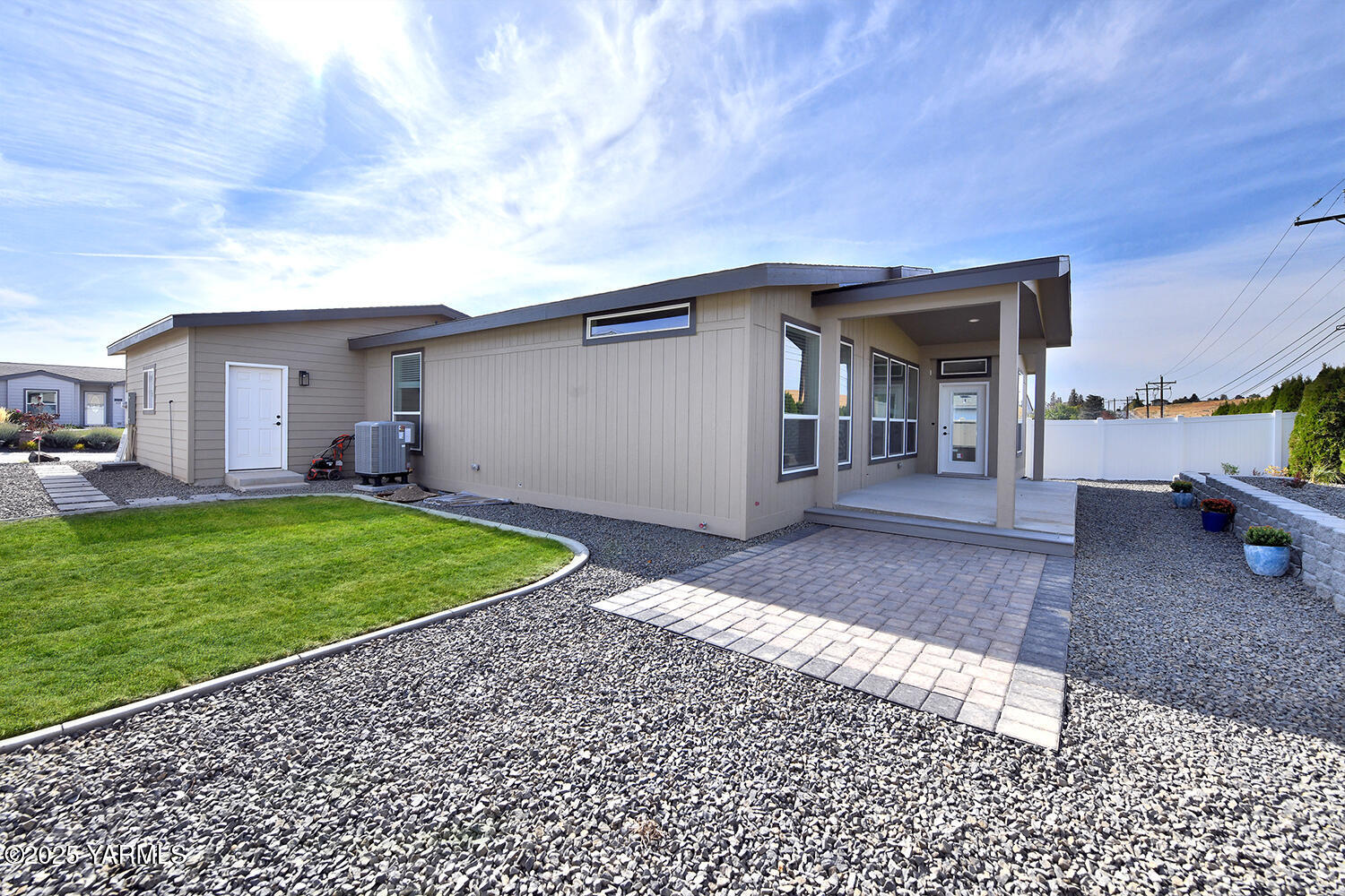 200 Bridle Way, Unit 129 Yakima, WA 98901 - Photo 4 of 20 a house view with a garden space