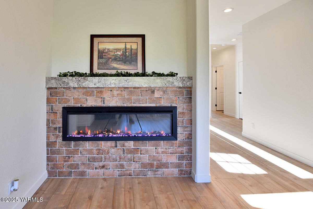 200 Bridle Way, Unit 129 Yakima, WA 98901 - Photo 8 of 20 a living room with furniture and a fireplace