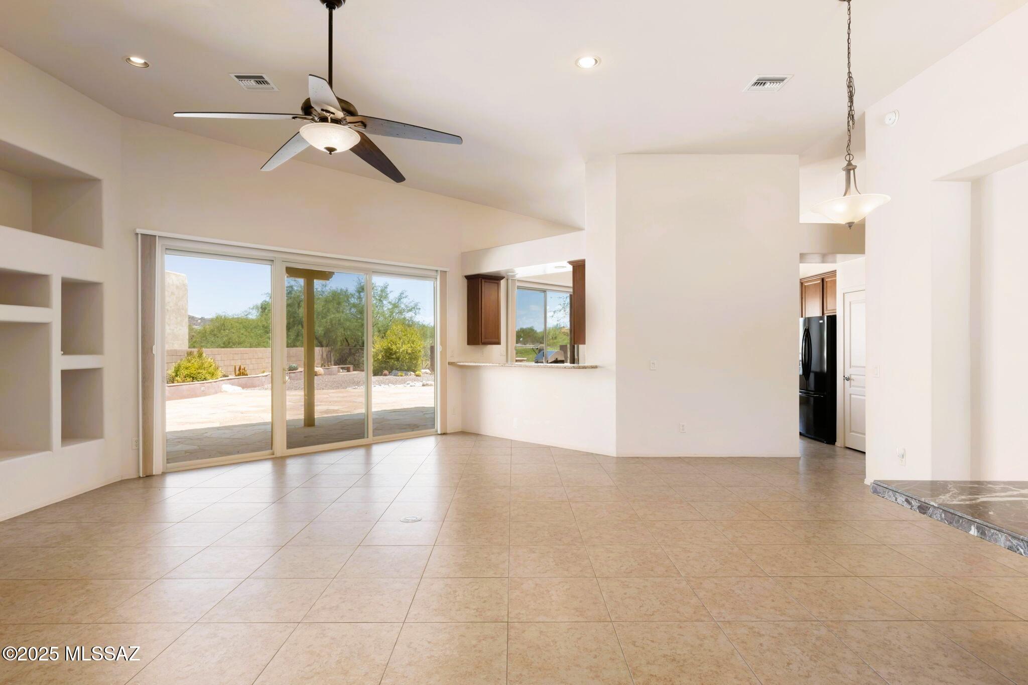 10612 South Blackhawk Ridge Place Vail, AZ 85641 - Photo 4 of 40 6-Great Room