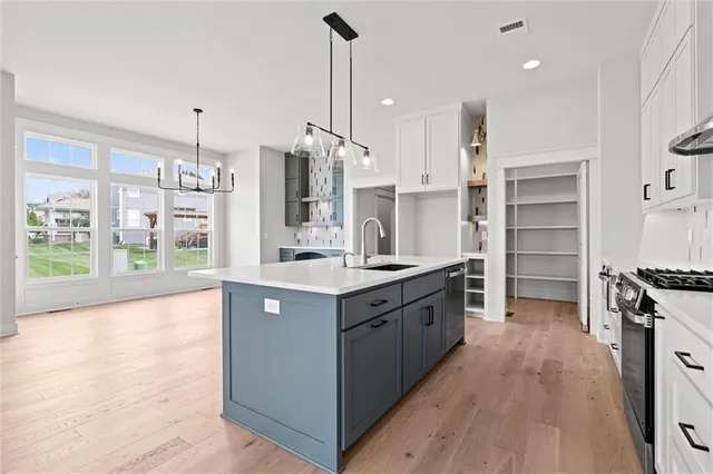 $739,000 | 1021 Southwest Redbuck Circle, Lee's Summit, MO 64081