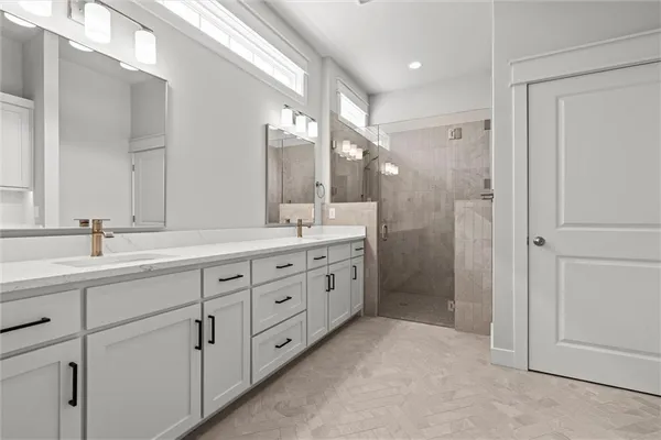 $719,000 | 1021 Southwest Redbuck Circle, Lee's Summit, MO 64081