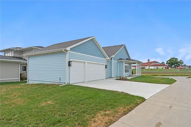 $739,000 | 1021 Southwest Redbuck Circle, Lee's Summit, MO 64081