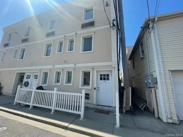 $3,400 | 19 Kentucky Street, Unit 201, Long Beach, NY 11561