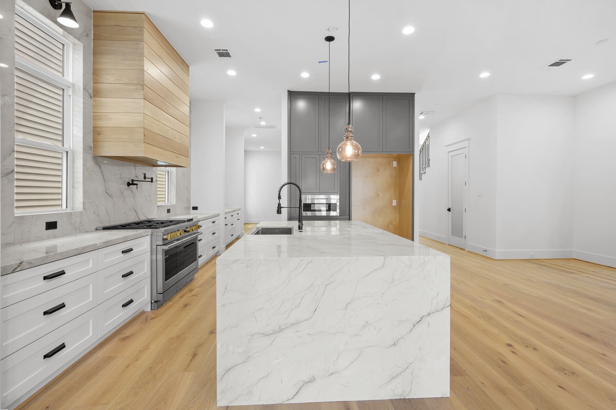 1520 Nicholson Street Houston, TX 77008 - Photo 3 of 34