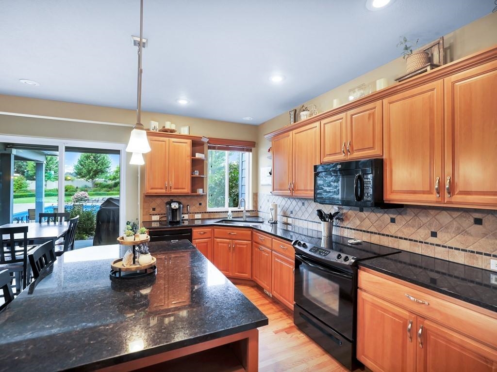 2304 South Meadowview Road Greenacres, WA 99016 - Photo 11 of 48