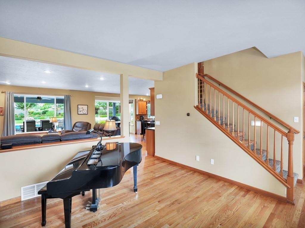 2304 South Meadowview Road Greenacres, WA 99016 - Photo 4 of 48