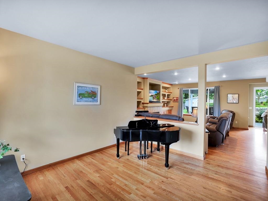 2304 South Meadowview Road Greenacres, WA 99016 - Photo 5 of 48