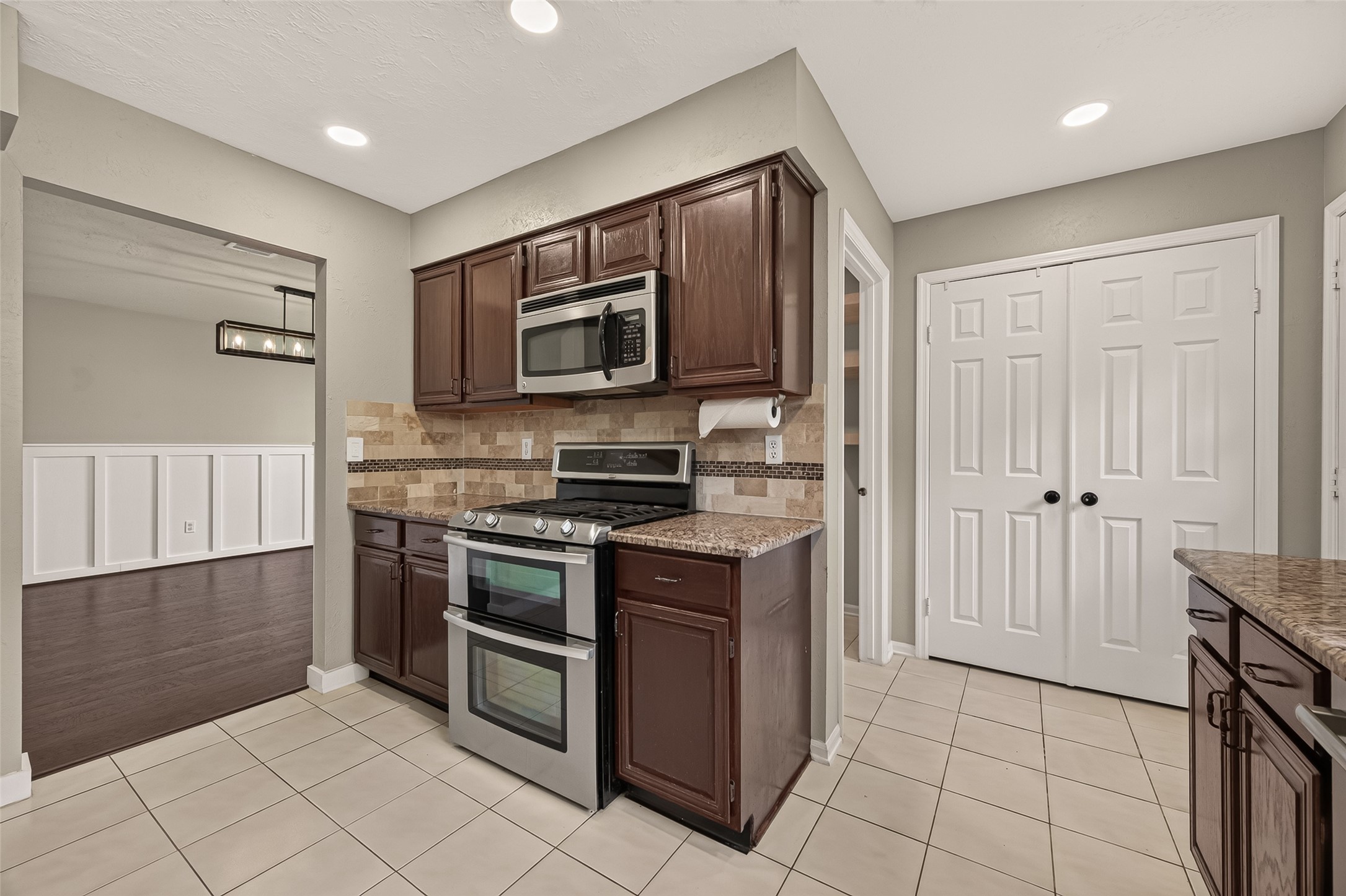1030 Mabry Mill Road Houston, TX 77062 - Photo 16 of 45