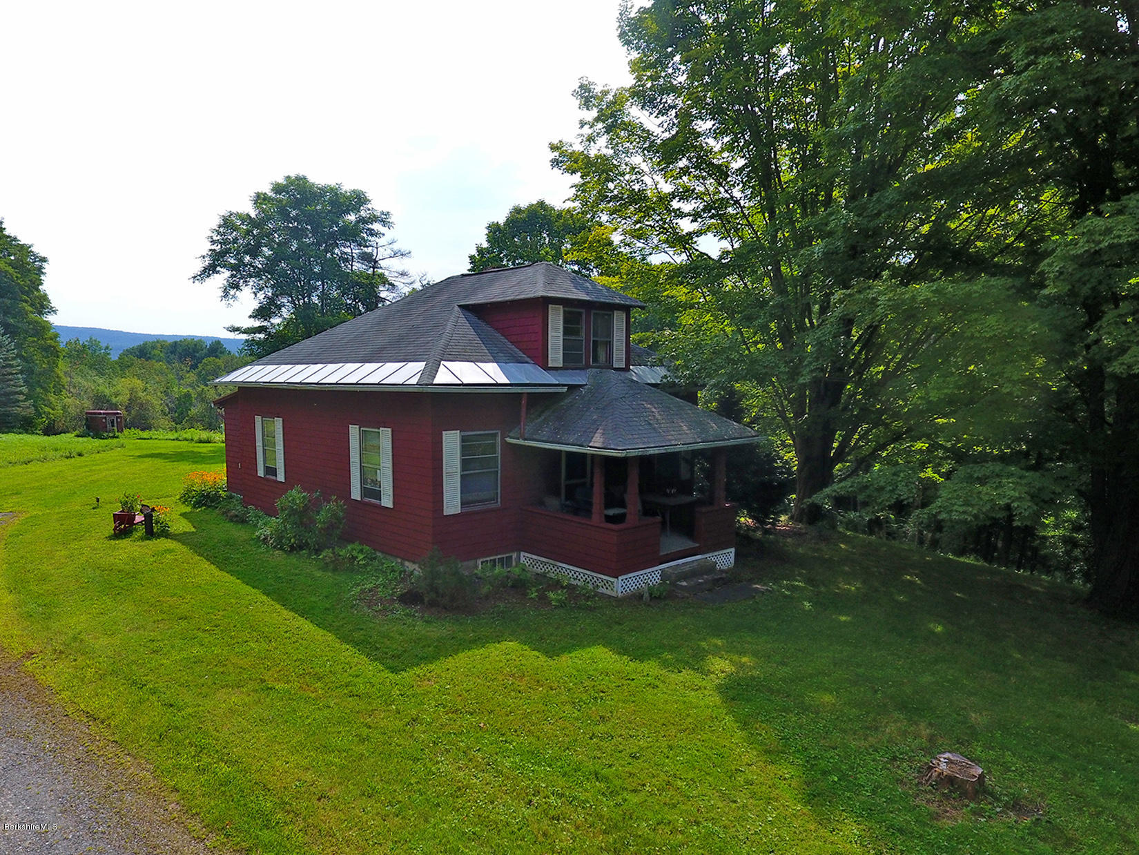 1455 State Road Richmond, MA 01254 - Photo 1 of 15 a front view of a house with garden
