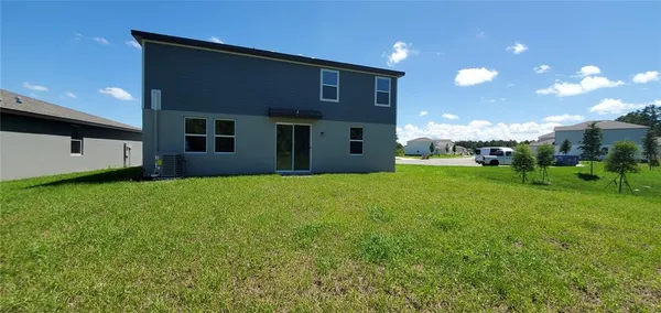 a view of a house with backyard
