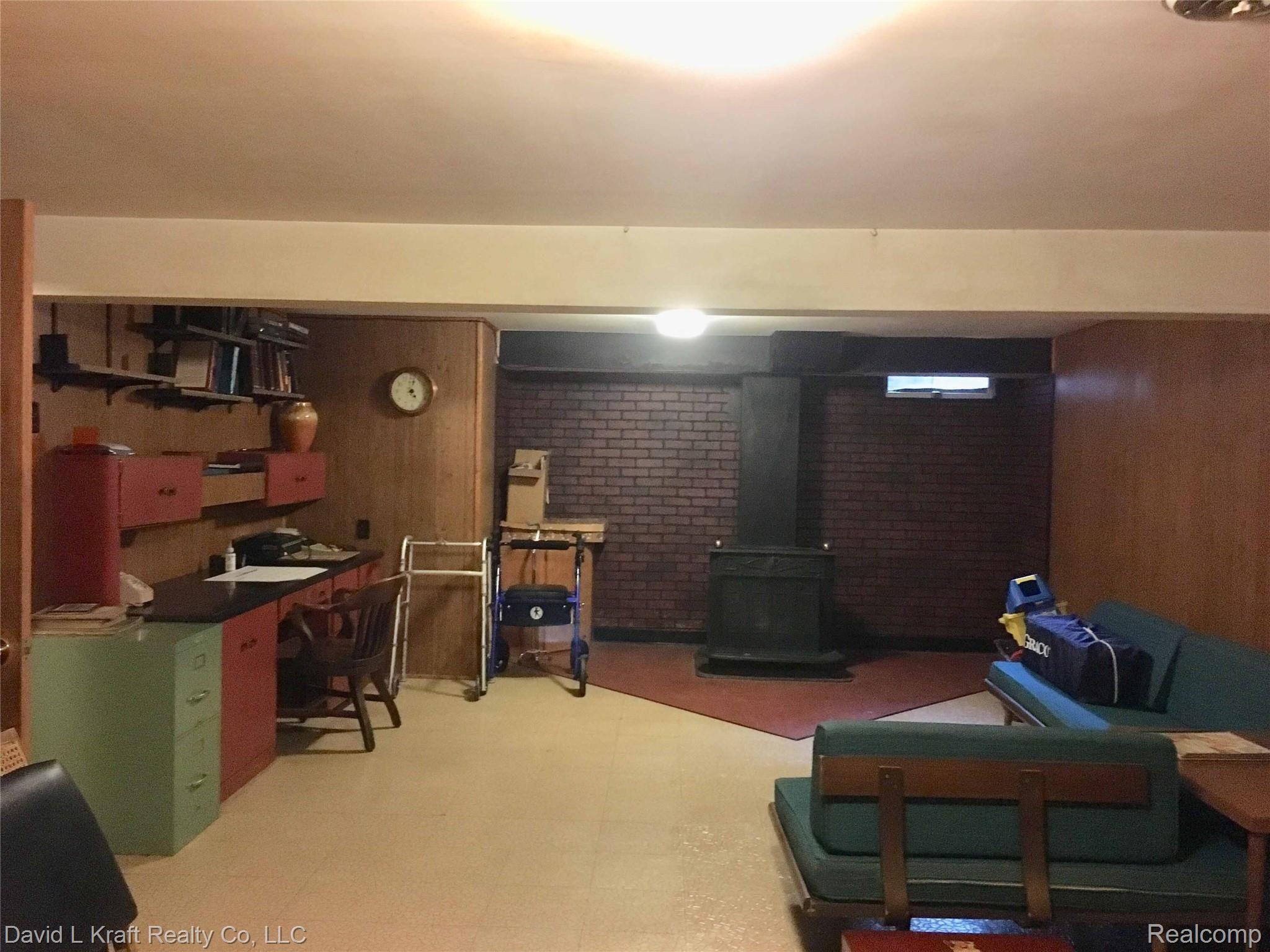 6268 West Kinde Road Caseville, MI 48725 - Photo 21 of 40 6268wKindeFamilyRm.jpg