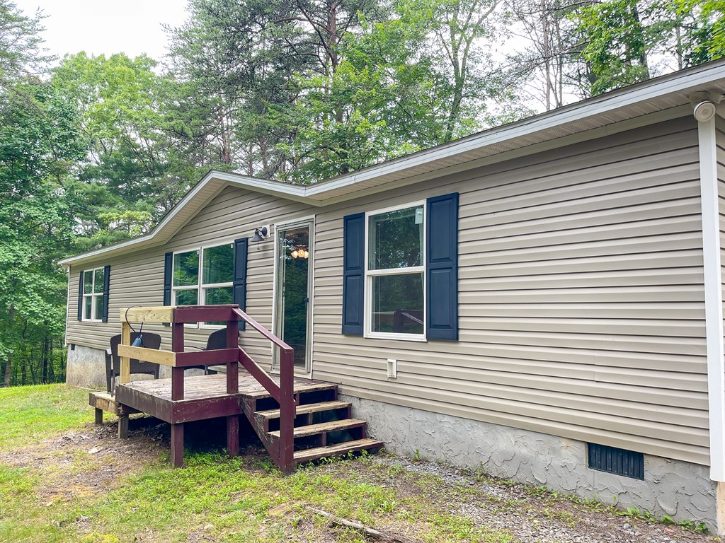 89 Kanati Trail Murphy, NC 28906 - Photo 4 of 30 a view of a house with a yard and sitting area