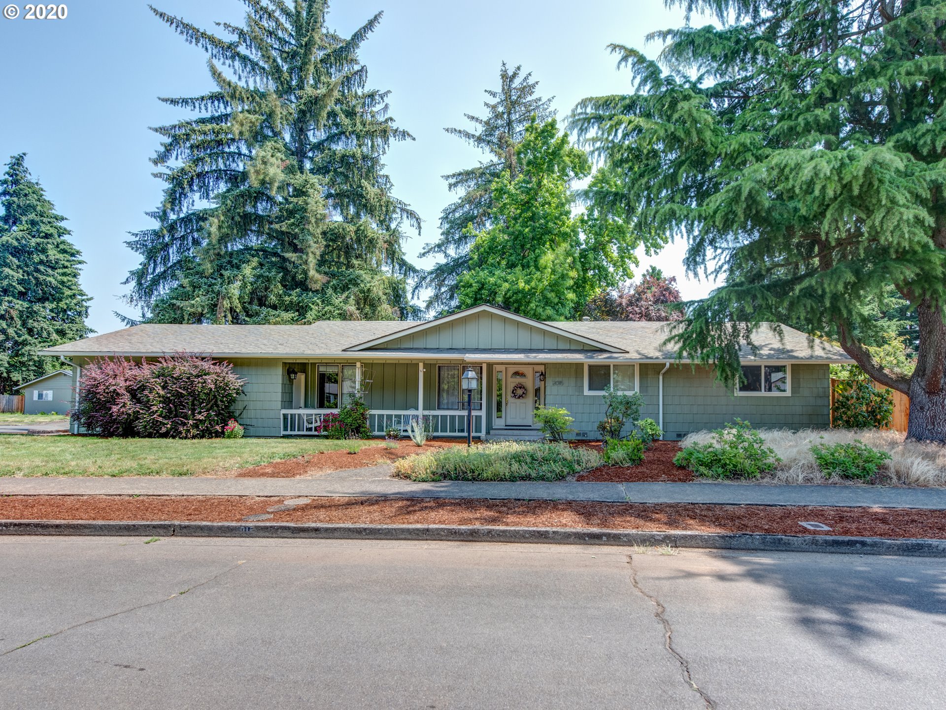2015 Ridgeway Drive Eugene, OR 97401 - Photo 1 of 31 Gallery Image 1