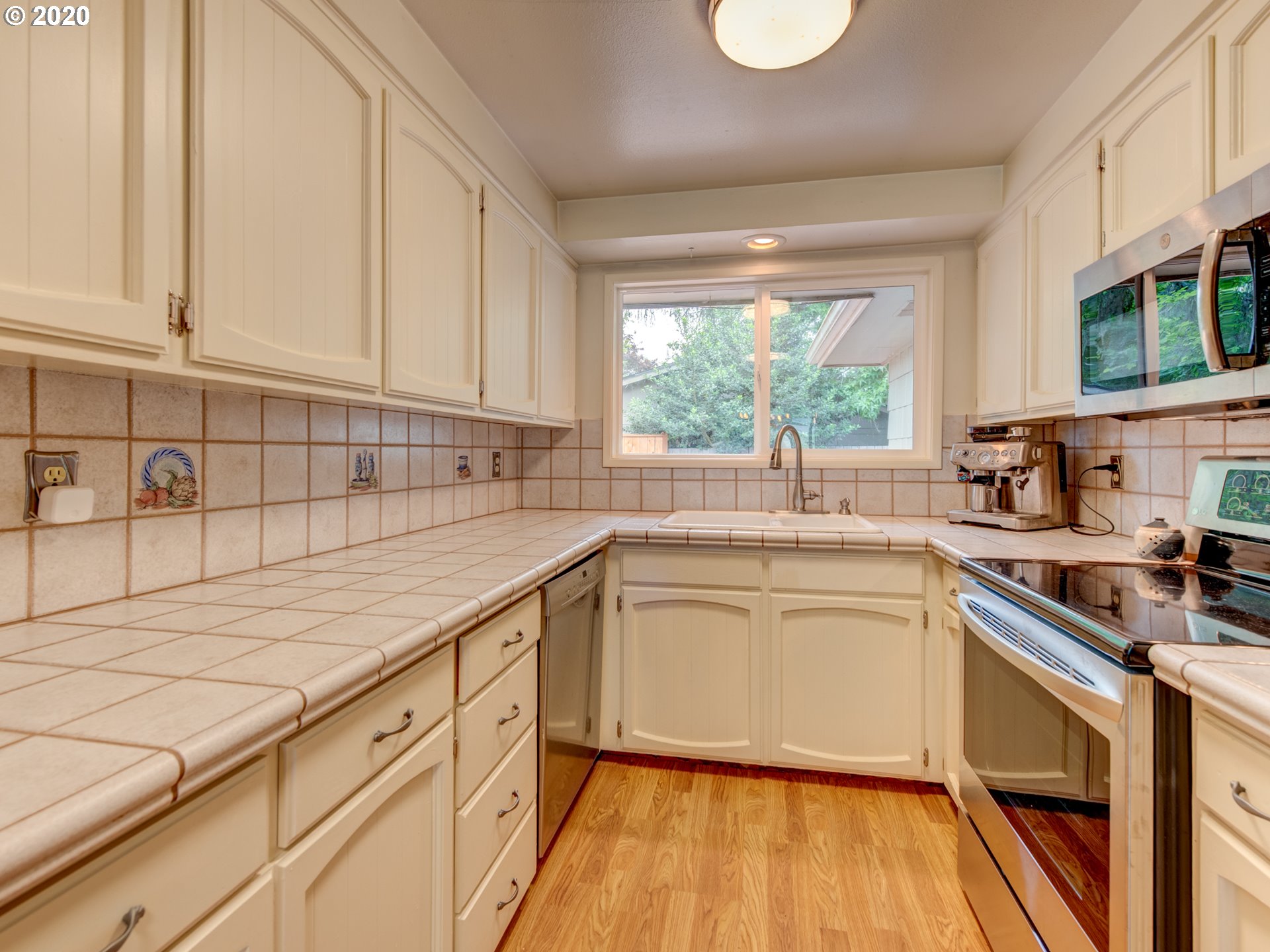 2015 Ridgeway Drive Eugene, OR 97401 - Photo 11 of 31 Gallery Image 11