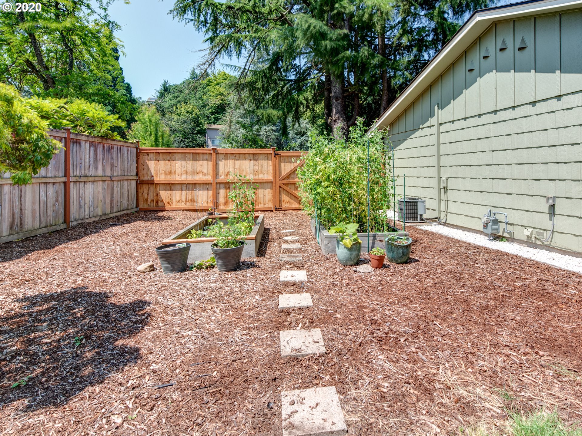 2015 Ridgeway Drive Eugene, OR 97401 - Photo 25 of 31 Gallery Image 25