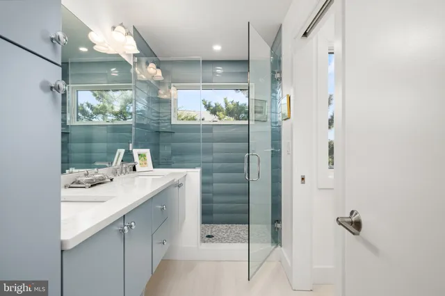 a view of entryway with a front door