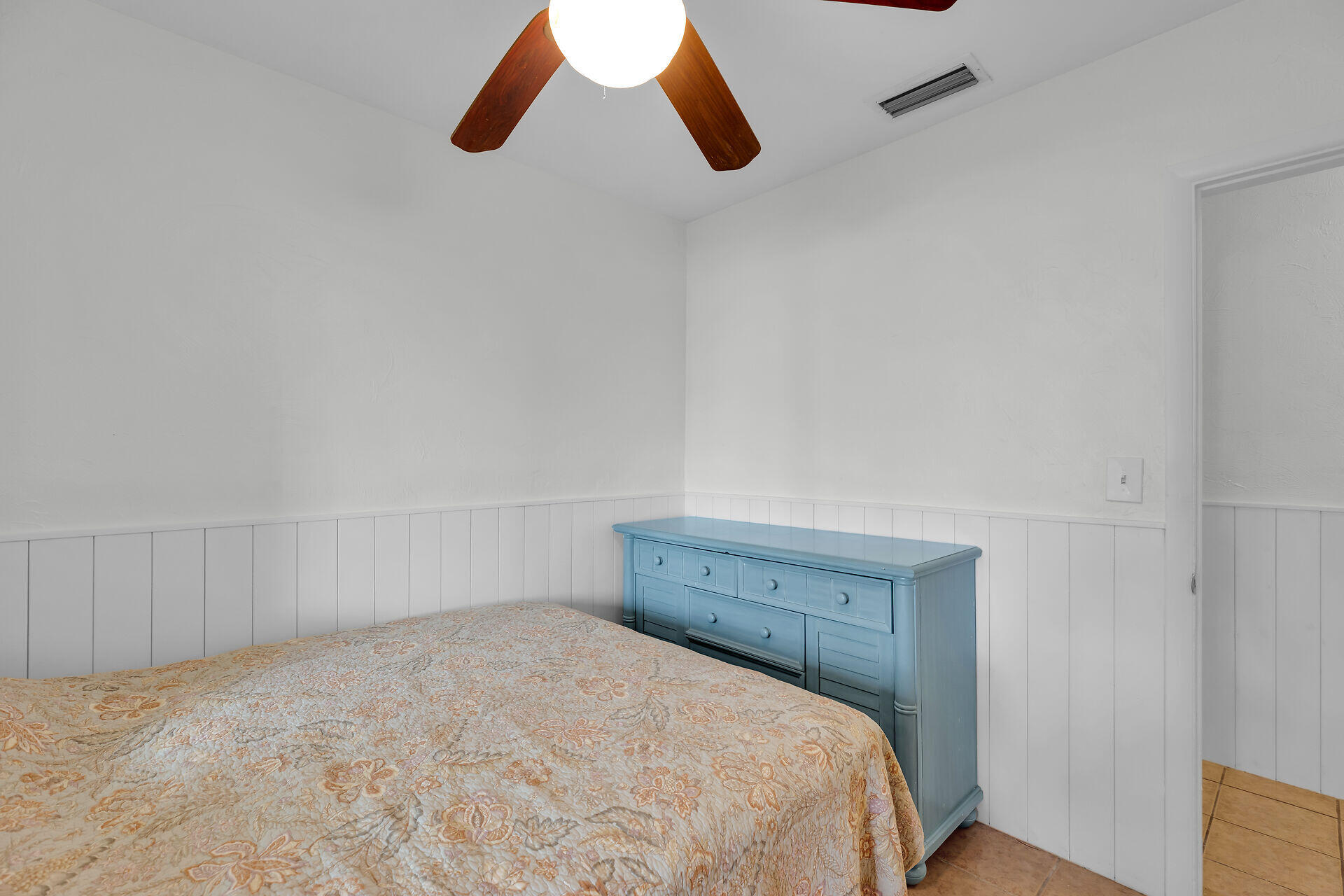 535 80th Street Marathon, FL 33050 - Photo 15 of 42 GUEST BEDROOM