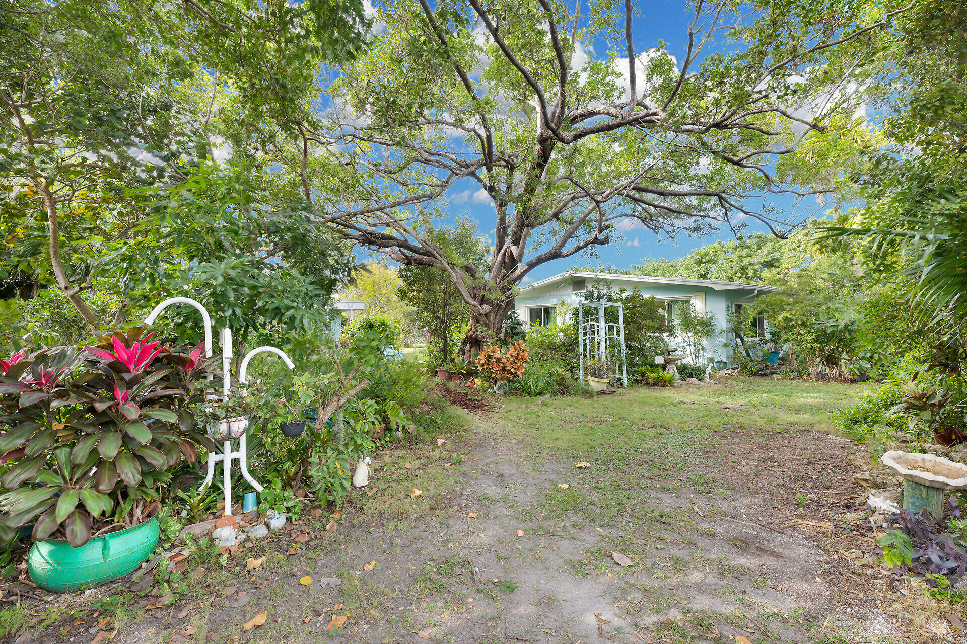 535 80th Street Marathon, FL 33050 - Photo 32 of 42 FRONT YARD