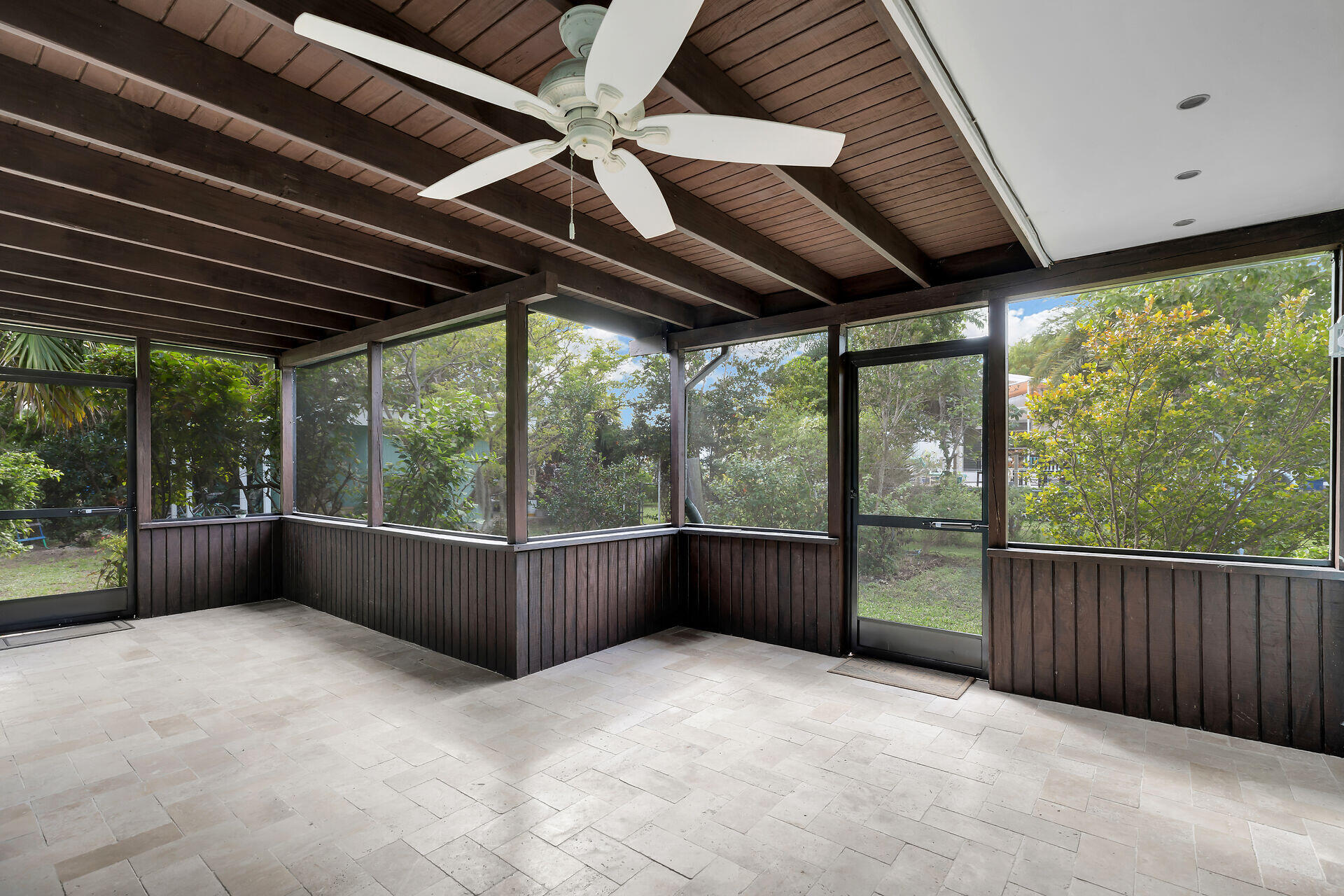 535 80th Street Marathon, FL 33050 - Photo 4 of 42 SCREENED PATIO