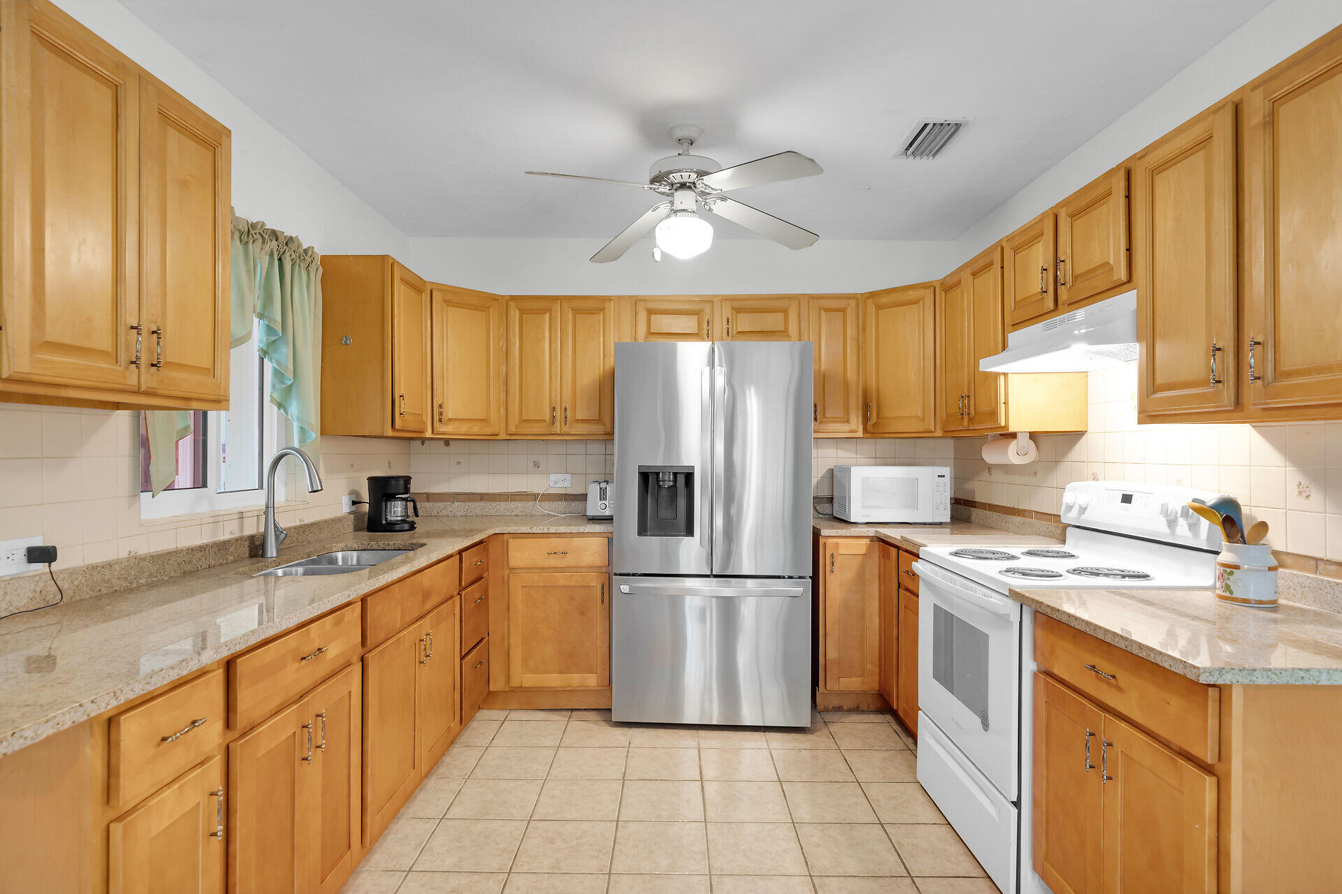 535 80th Street Marathon, FL 33050 - Photo 9 of 42 KITCHEN