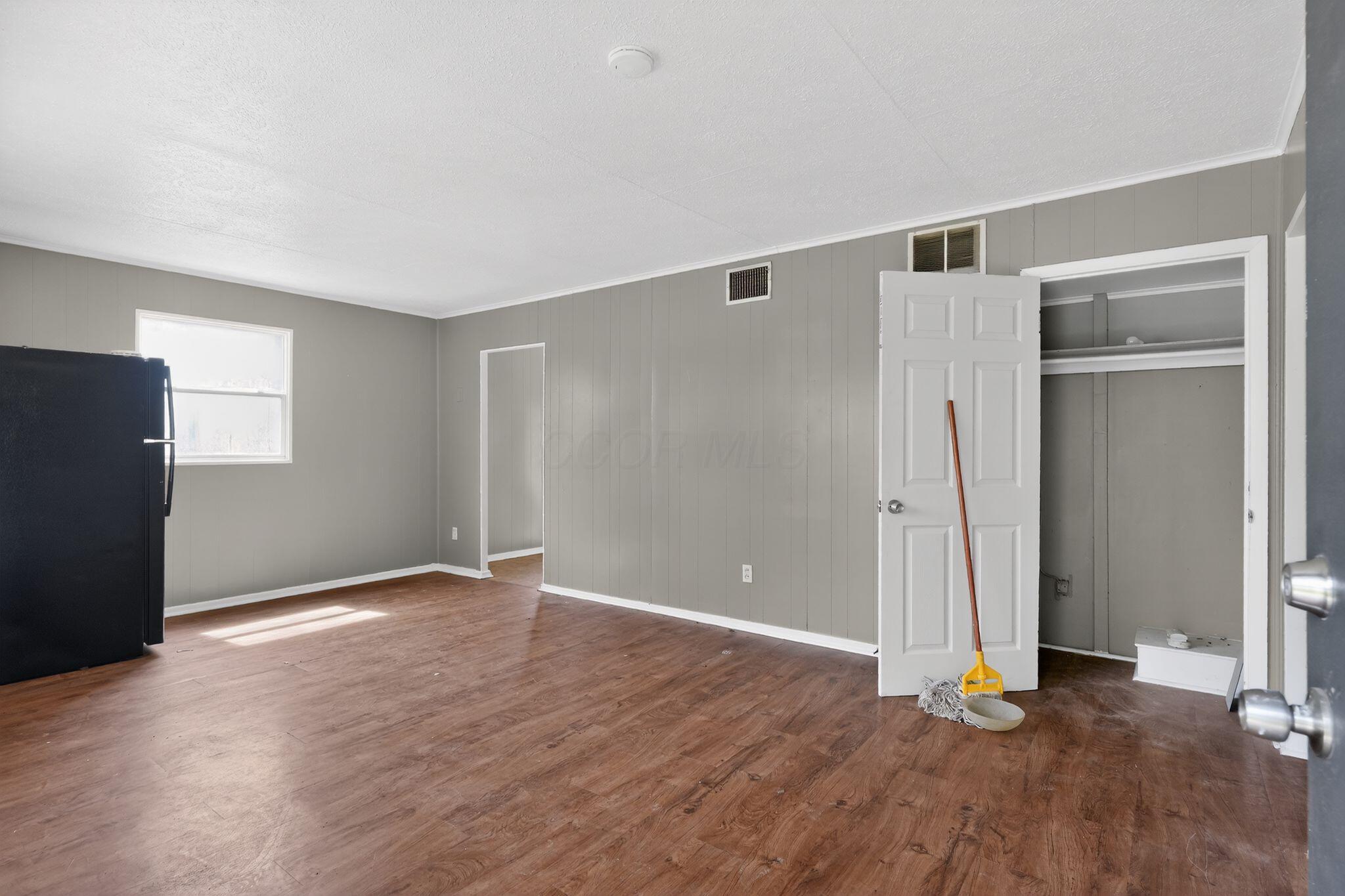 447 South Hampton Road Columbus, OH 43213 - Photo 15 of 31 15_447_S_Hampton_Rd_Columbus_OH_43213-Li