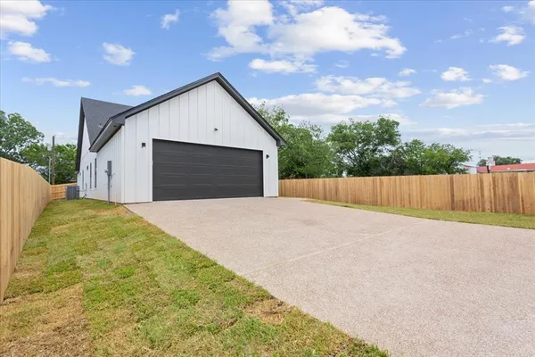 a view of backyard of house