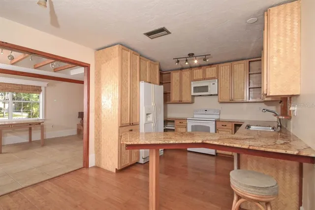 $3,000 | 1000 Gantt Avenue, Sarasota, FL 34232