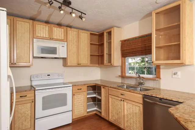 $3,000 | 1000 Gantt Avenue, Sarasota, FL 34232